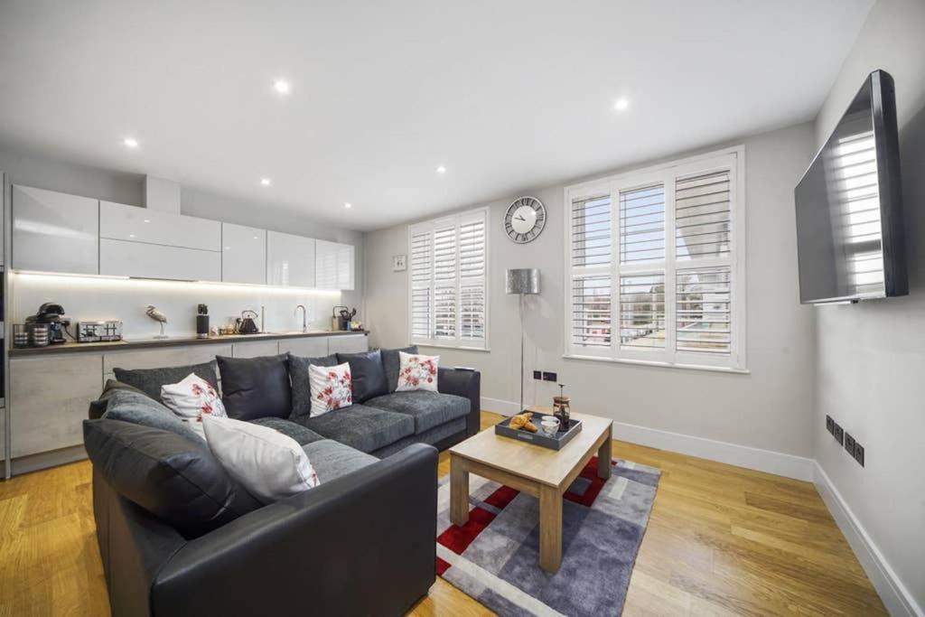 Апартаменты Flat 3 Bridge House Стейнс Экстерьер фото